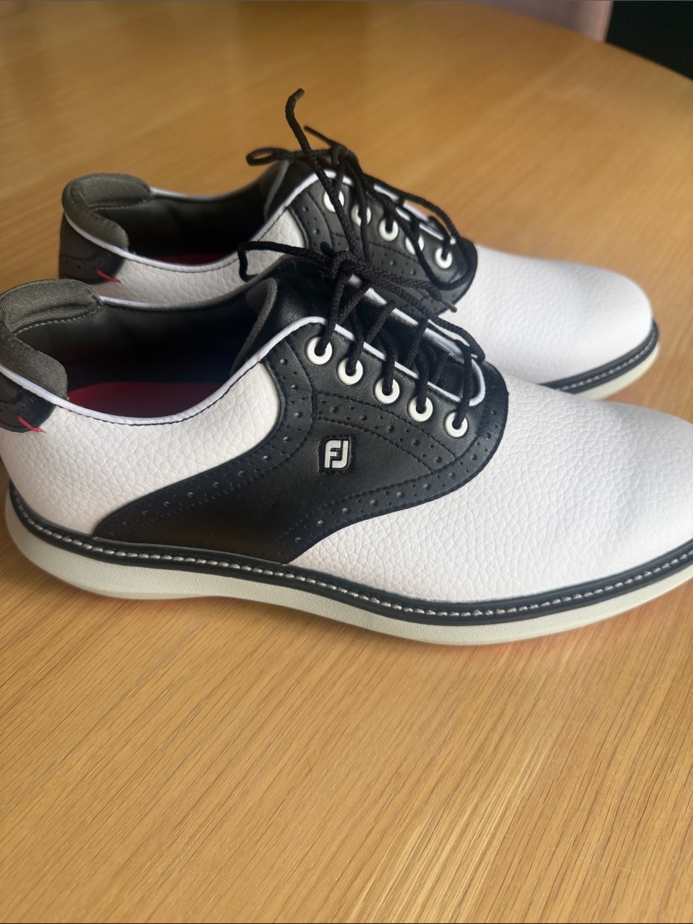 FootJoy White and Black Spikeless Golf Saddle Shoes Size 9.5 NWOT